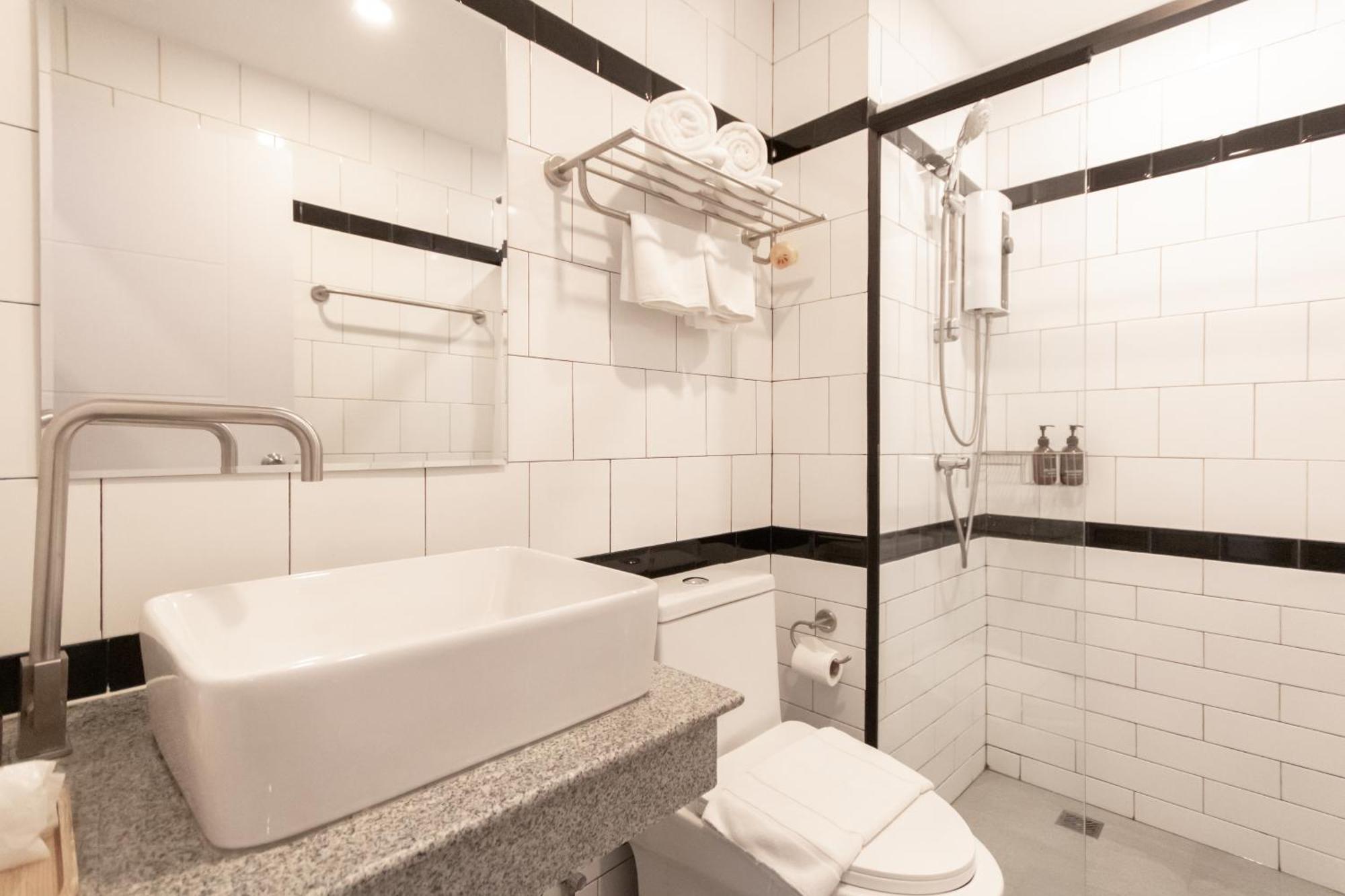 Ananzitra Hotel Канчанабури Екстериор снимка